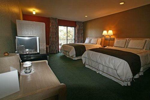 Hotel Inn By The Lake