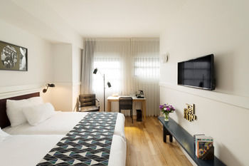 Lily & Bloom Hotel