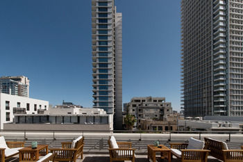 Lily & Bloom Hotel