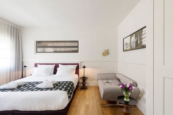 Lily & Bloom Hotel