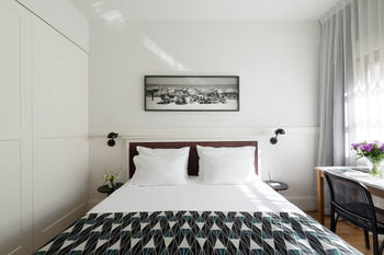 Lily & Bloom Hotel