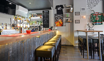 Spoton Hostel & Sportsbar