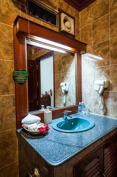 Red Hibiscus Hotel