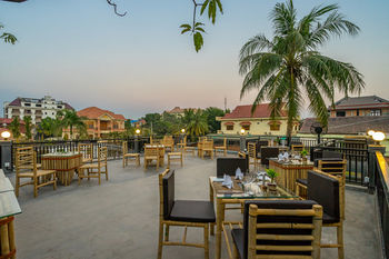 Les Bambous Luxury Hotel