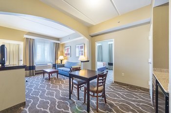 Hotel Comfort Suites Beachside