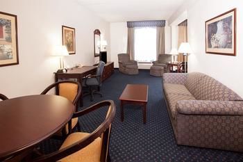 Hotel Wingate By Wyndham - Atlanta At Six Flags