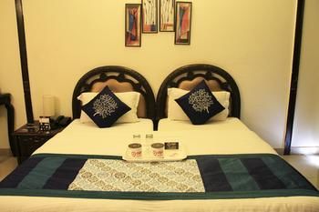 Hotel Oyo Rooms Near Akashneem Marg