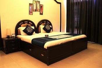 Hotel Oyo Rooms Near Akashneem Marg