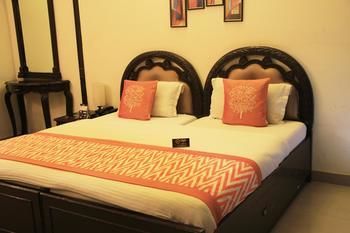 Hotel Oyo Rooms Near Akashneem Marg