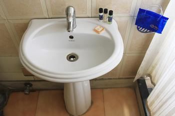 Hotel Oyo Rooms Near Akashneem Marg