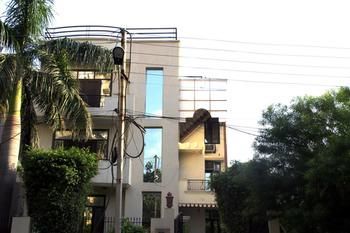 Hotel Oyo Rooms Near Akashneem Marg