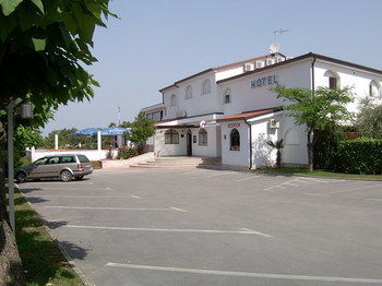 Hotel Holiday