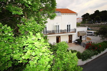 Bacan Serviced Apartments