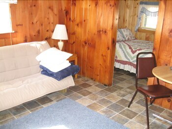 Weirs Beach Motel And Cottages