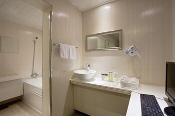 Ez Hotel