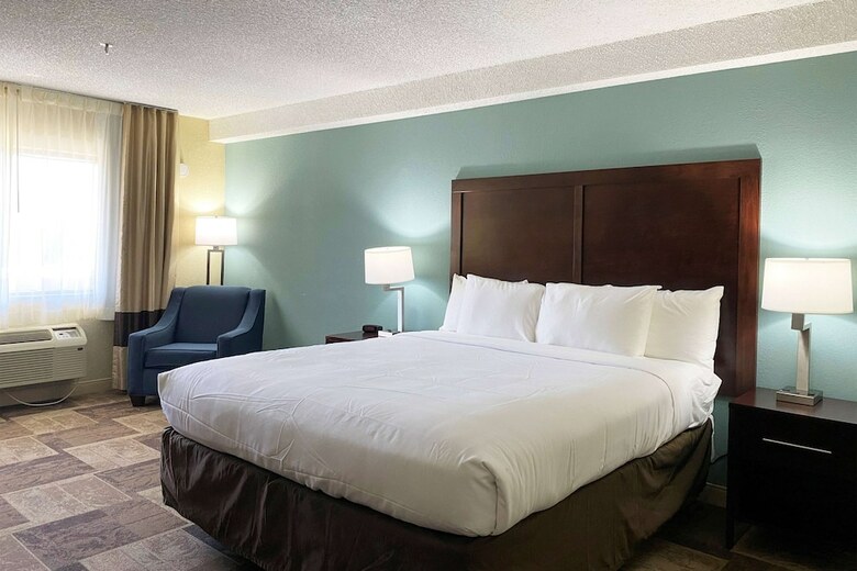 Hotel Comfort Inn And Suites Newark