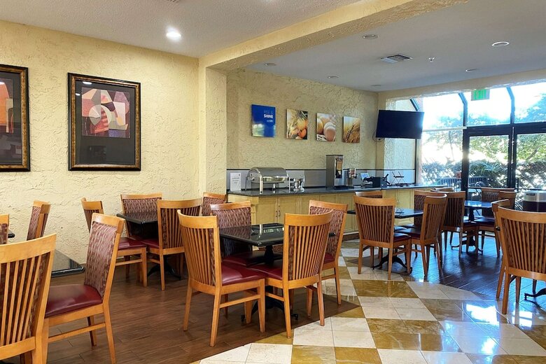 Hotel Comfort Inn And Suites Newark