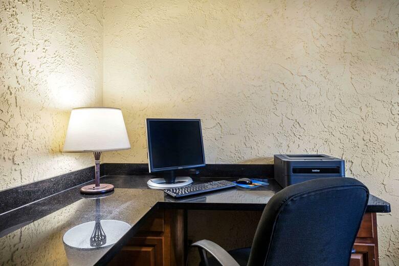 Hotel Comfort Inn And Suites Newark