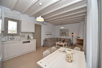 Villa White Tinos Luxury Suites