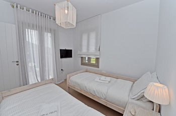 Villa White Tinos Luxury Suites
