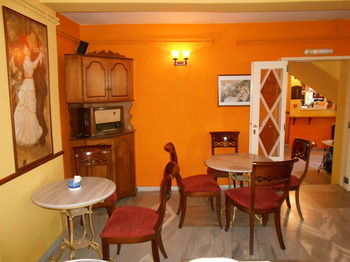 Byron Hotel