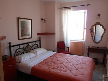 Byron Hotel