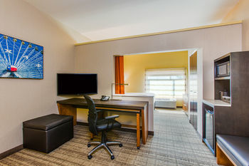 Cambria Hotel & Suites Plano - Frisco