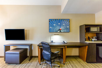 Cambria Hotel & Suites Plano - Frisco