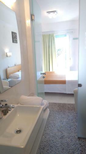 Tonia Hotel