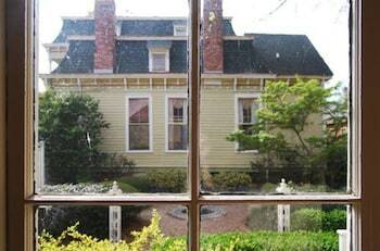 Bed & Breakfast Rothschild-pound House Inn