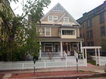 Crescent Lily Inn B&B