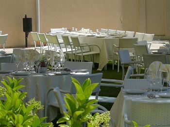 Hostal Oasis Park Hotel