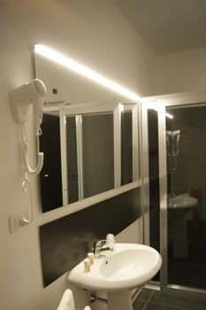 Hostal Oasis Park Hotel