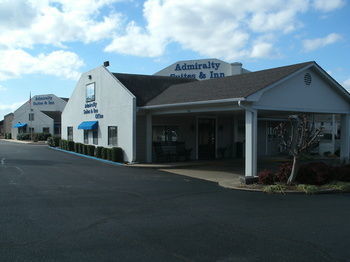 Hotel Admiralty Suites & Inn