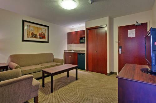 Holiday Inn Express Hotel & Suites Whitecourt
