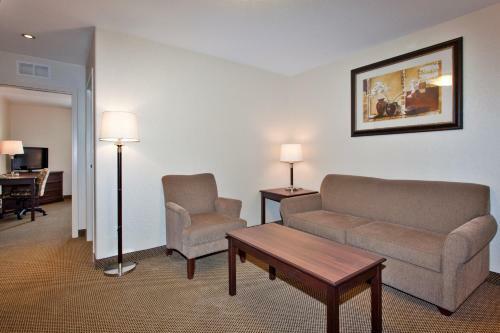 Holiday Inn Express Hotel & Suites Whitecourt