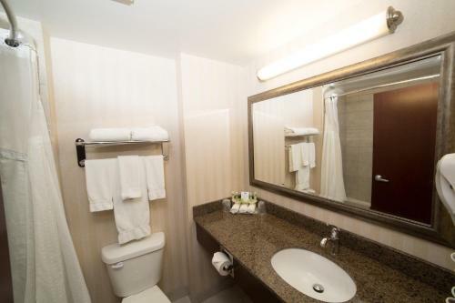 Holiday Inn Express Hotel & Suites Whitecourt