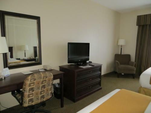 Holiday Inn Express Hotel & Suites Whitecourt
