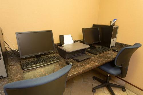 Holiday Inn Express Hotel & Suites Whitecourt