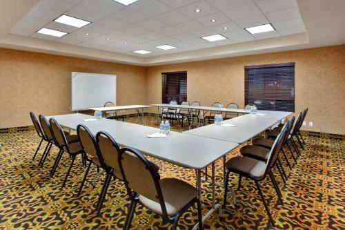 Holiday Inn Express Hotel & Suites Whitecourt