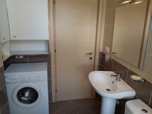 Flori Beach Apartment Radhime