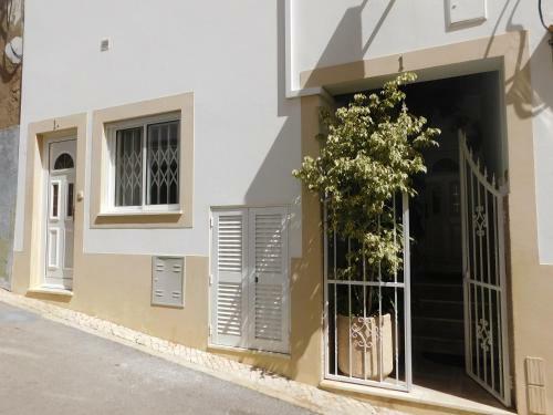 Residencia Dinas Guesthouse
