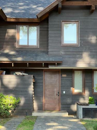 Pucon House - Lake Access & Near Ski Center