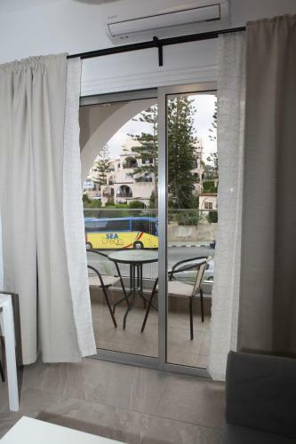 Polyxeni Hotel Apartments