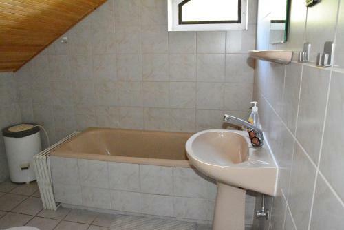 R�zsa Nyaral�h�z