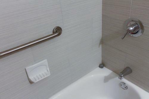 Aae Lombardy Hotel