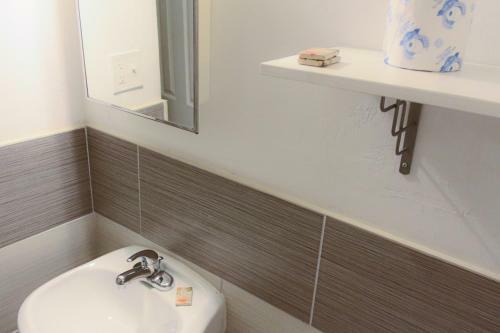 Aae Lombardy Hotel