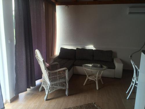 Apartments Lav Costas
