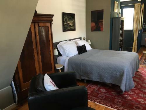 Hostal B&B Central