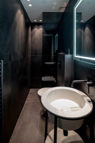 Amstel Corner Hotel